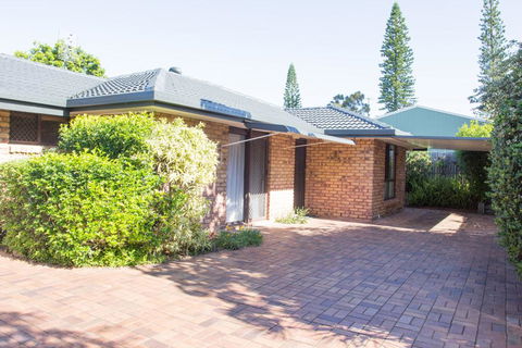 Wellington Parade 1/15a, Shelly Beach, Caloundra - Accommodation Rockhampton 1