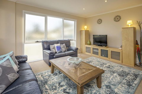 Wendaleigh 8 - Central Unit - Accommodation Rockhampton 3