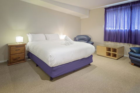 Wendaleigh 8 - Central Unit - Accommodation Rockhampton 1