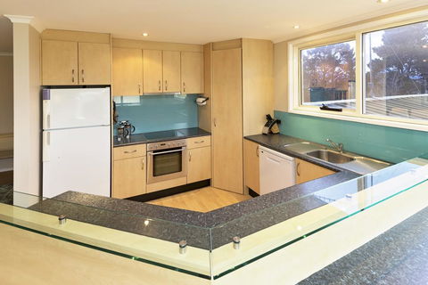 Wendaleigh 8 - Central Unit - Accommodation Rockhampton 2