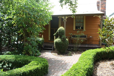 Westbury Gingerbread Cottages - Accommodation Rockhampton 3