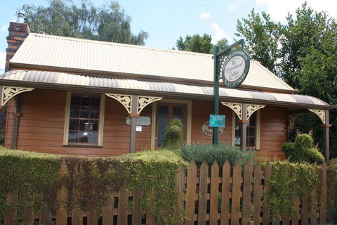 Westbury Gingerbread Cottages - Accommodation Rockhampton 2