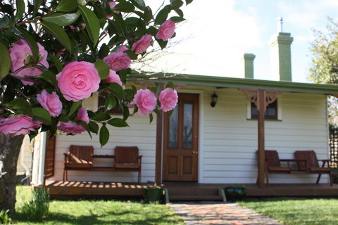 Westbury Gingerbread Cottages - Accommodation Rockhampton 0