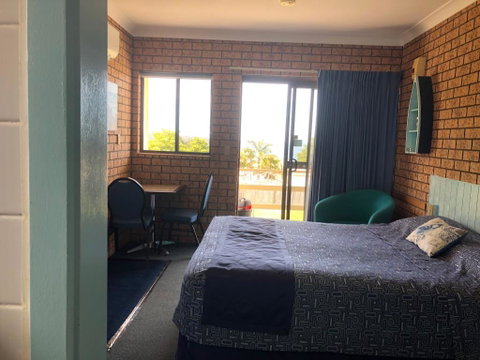 Whale Fisher Motel - Accommodation Rockhampton 1