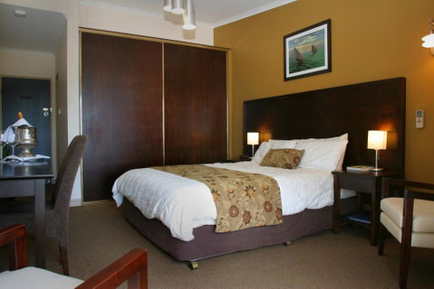 Whale Inn & Restaurant - Accommodation Rockhampton 2