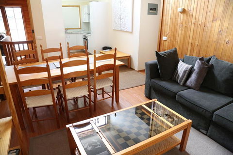 Whispering Pines 1 - Accommodation Rockhampton 1