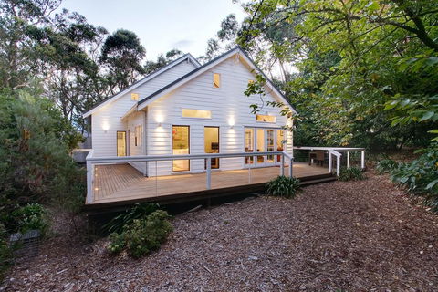 White Cottage - Accommodation Rockhampton 0