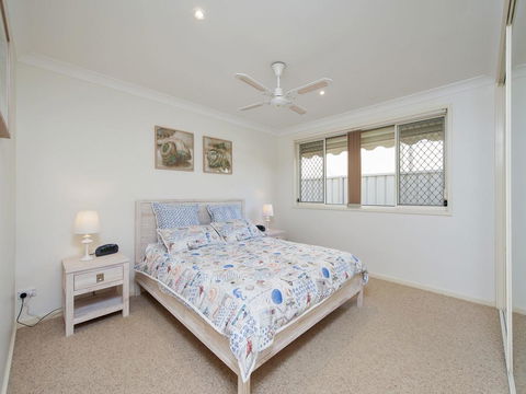 White Horses, 7A Achilles Street - Accommodation Rockhampton 3