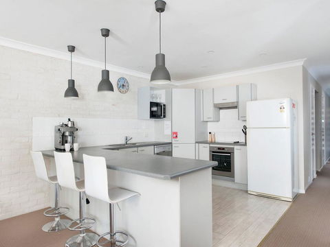 White Sands @ Fingal Bay - Accommodation Rockhampton 0