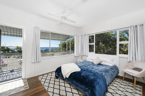 Whitecaps, 26 East Street - Accommodation Rockhampton 1