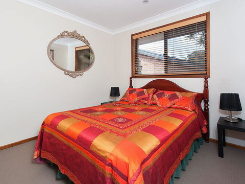 Wildflowers @ Fingal Bay - Accommodation Rockhampton 2