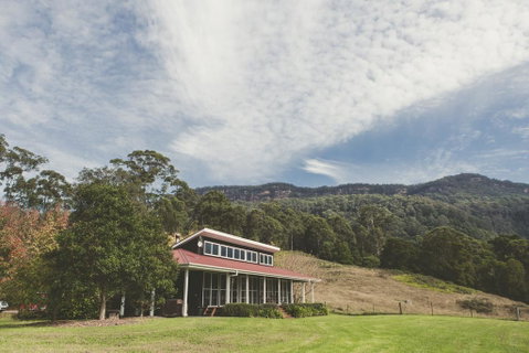 Willabrook Retreat - Mojo Cottage - Romantic Escape! - Accommodation Rockhampton 0