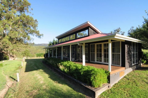 Willabrook Retreat - Rest Cottage - Spoil Yourself! - Accommodation Rockhampton 0