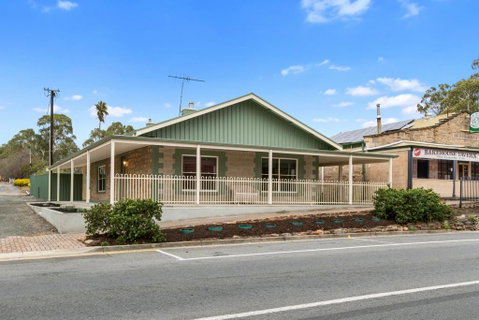 Williamstown Bed And Breakfast - Accommodation Rockhampton 0