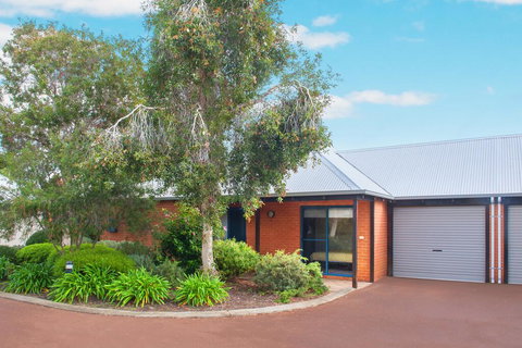 Wills - Accommodation Rockhampton 1