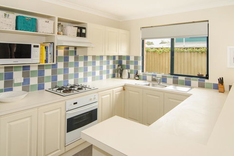 Wills - Accommodation Rockhampton 2