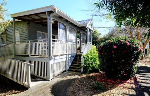 Wisteria Cottage 95 Main Western Road - Accommodation Rockhampton 2