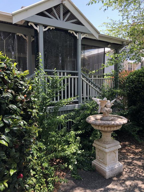 Wisteria Cottage 95 Main Western Road - Accommodation Rockhampton 3