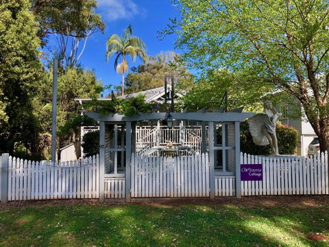 Wisteria Cottage 95 Main Western Road - Accommodation Rockhampton 0