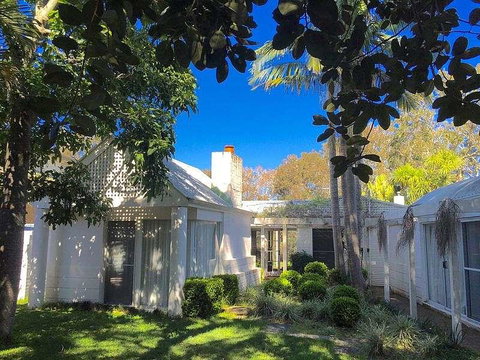 Wisteria Cottage On The Lagoon/Beach - Accommodation Rockhampton 0