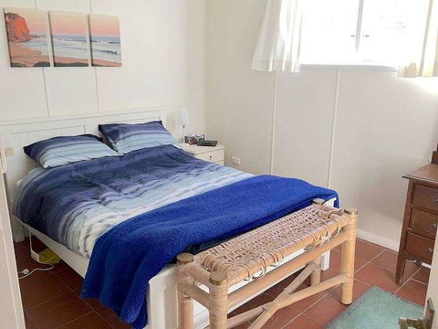 Wisteria Cottage On The Lagoon/Beach - Accommodation Rockhampton 3