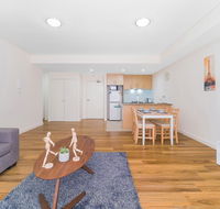 Wolli Creek Airport Serviced 2 Bedroom Apartment - Accommodation Rockhampton