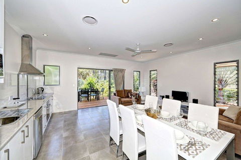 Woodgate Beach Houses - Accommodation Rockhampton 2