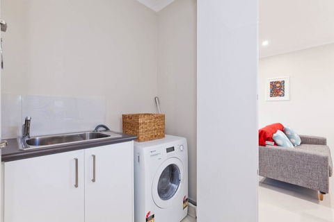 Woodlands - Home With A View - Accommodation Rockhampton 1