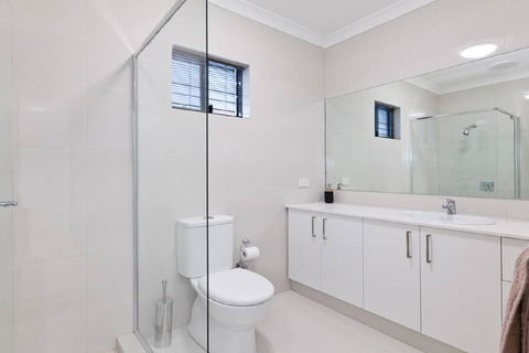 Woodlands - Home With A View - Accommodation Rockhampton 2