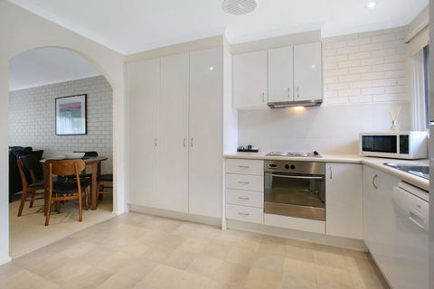 Woody's - In Central Bright - Accommodation Rockhampton 2