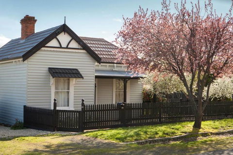 Wormwood House - Accommodation Rockhampton 0