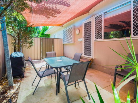Yamba Daze - Sunset - Pet Friendly - Accommodation Rockhampton 0