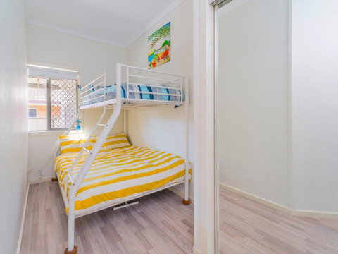Yamba Daze - Sunset - Pet Friendly - Accommodation Rockhampton 2