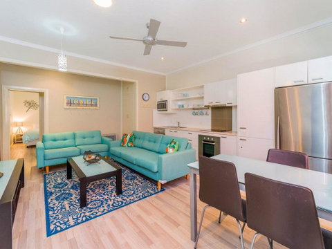 Yamba Daze - Sunset - Pet Friendly - Accommodation Rockhampton 1