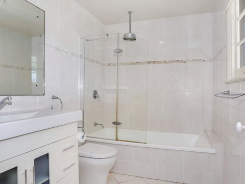 Yamba Pilot Cottage 2 - Pets Welcome - Close To Beach - Accommodation Rockhampton 3