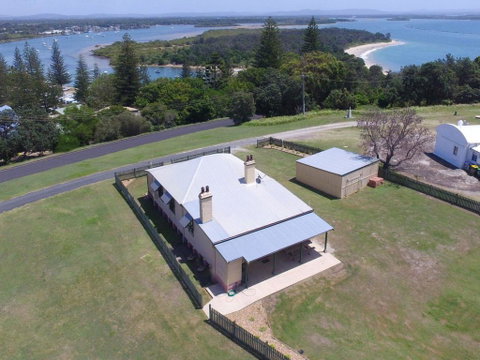 Yamba Pilot Cottage 2 - Pets Welcome - Close To Beach - Accommodation Rockhampton 0