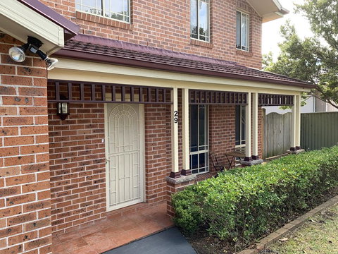 York Cosy Stays - Accommodation Rockhampton 0