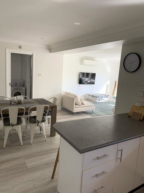 York Cosy Stays - Accommodation Rockhampton 1