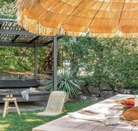 Your Luxury Escape - Den - 5min walk to Clarke's Beach - Accommodation Rockhampton