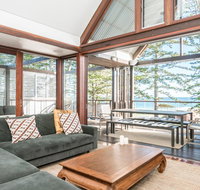 Your Luxury Escape - On The Bay - Stunning Beachfront Apartment - Accommodation Rockhampton