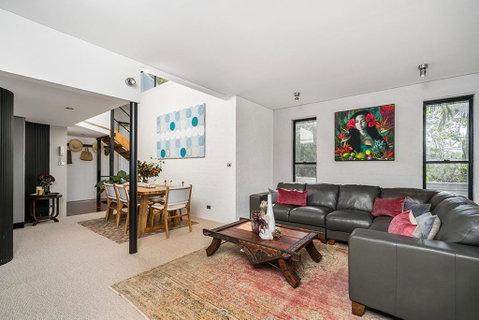 Your Luxury Escape - The Loft - Accommodation Rockhampton 1