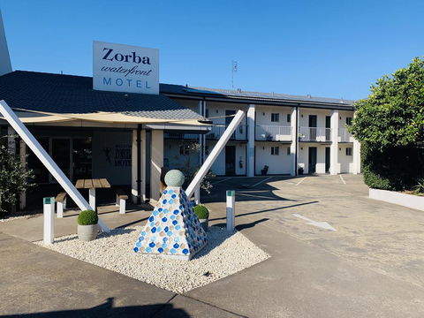 Zorba Waterfront Motel - Accommodation Rockhampton 0