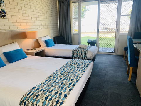 Zorba Waterfront Motel - Accommodation Rockhampton 2