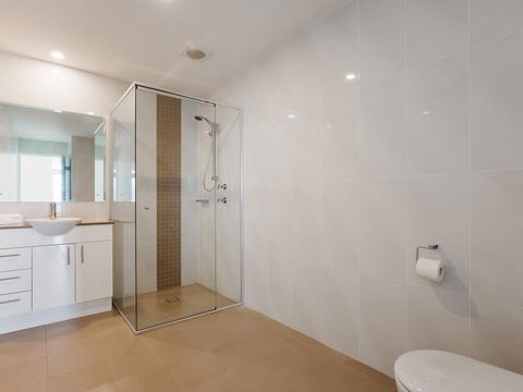 Maison De La Mer 30 Mulubinda Parade - Luxurious, Linen, Aircon And Panoramic Views - Accommodation Rockhampton 2