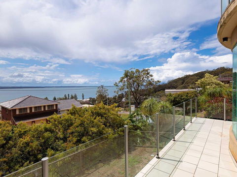 Maison De La Mer 30 Mulubinda Parade - Luxurious, Linen, Aircon And Panoramic Views - Accommodation Rockhampton 3