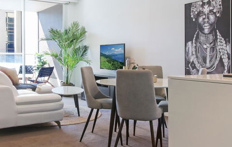 Lux 2BR On Hindmarsh SQ - Accommodation Rockhampton 1