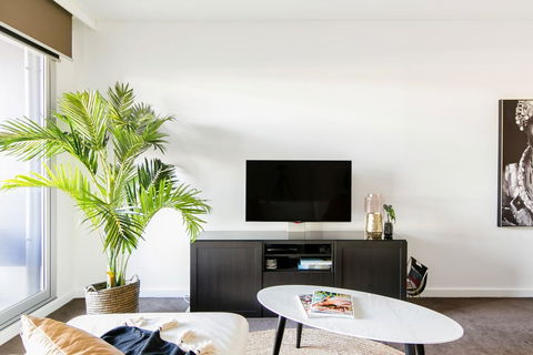 Lux 2BR On Hindmarsh SQ - Accommodation Rockhampton 2