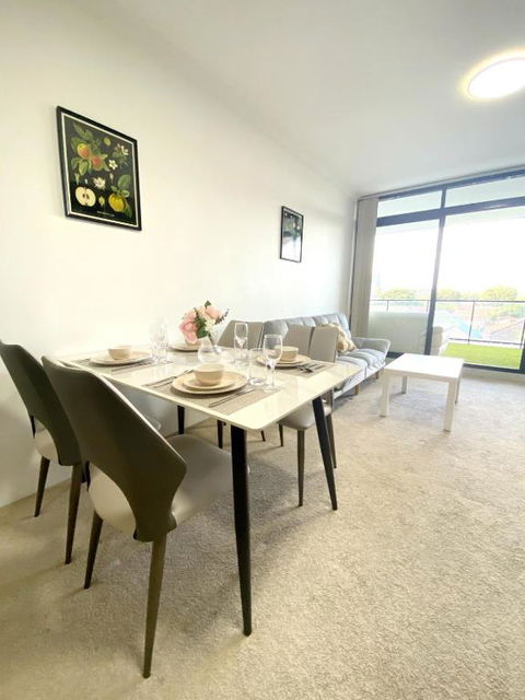 A Cozy 2B2B Apartment Near Airport & Train Station - Accommodation Rockhampton 1