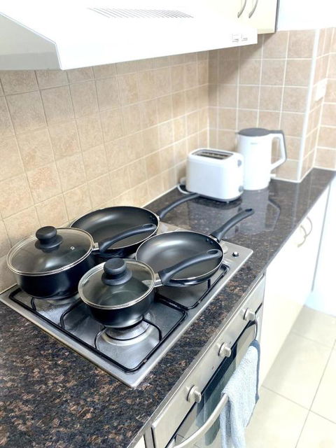 A Cozy 2B2B Apartment Near Airport & Train Station - Accommodation Rockhampton 4