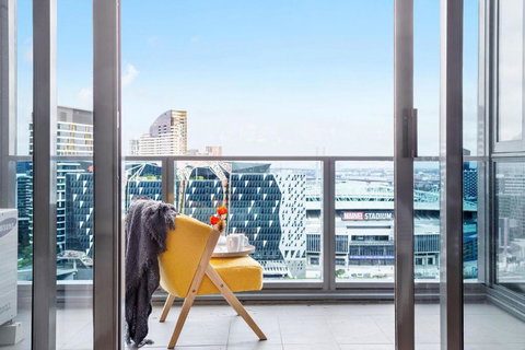 A 2BR Apt With Harbour Views And FREE Parking - Accommodation Rockhampton 0